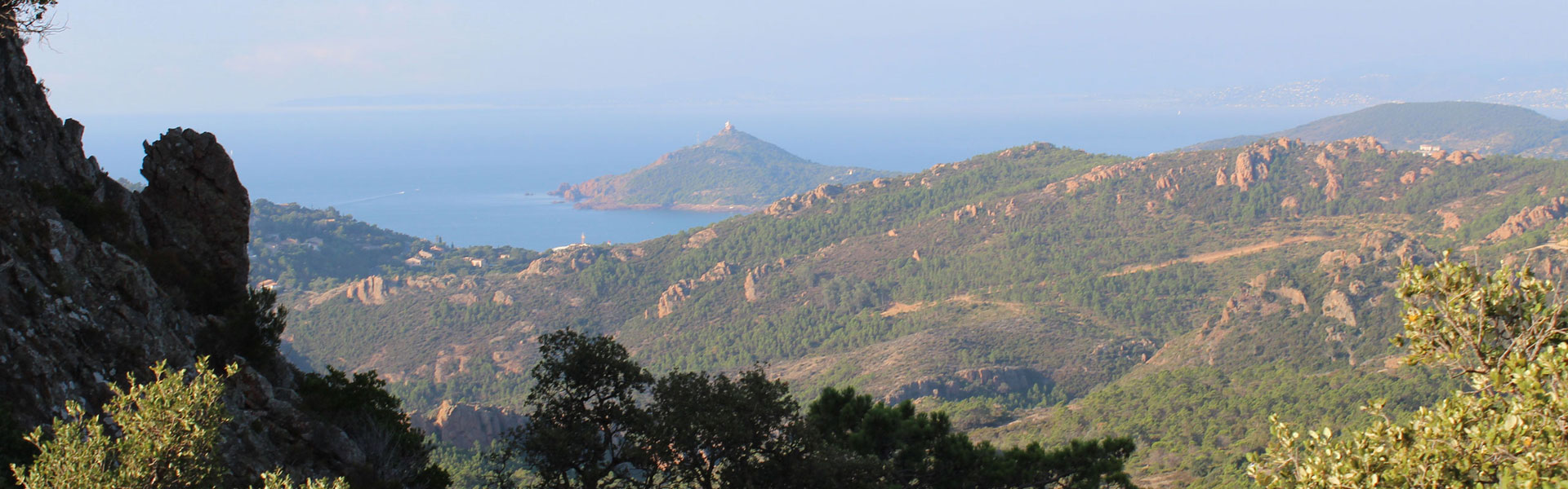Massif de l'Estérel au dessus d'Anthéor